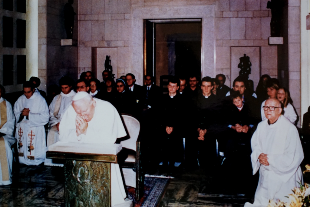 Fr. Harvey Meets Pope John Paul II